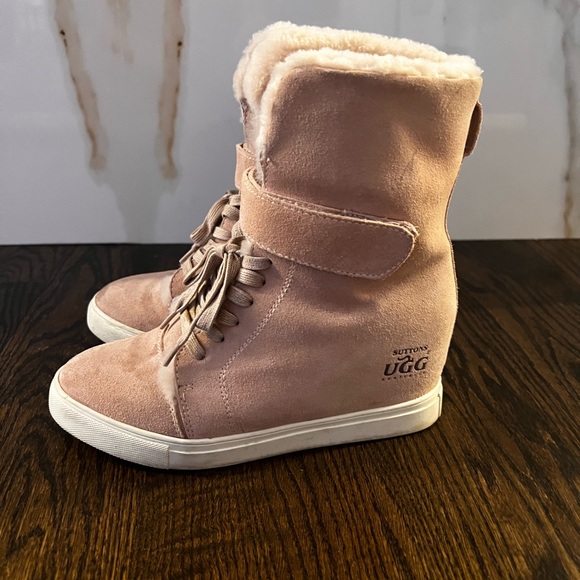 Ugg - Picture 2 of 11